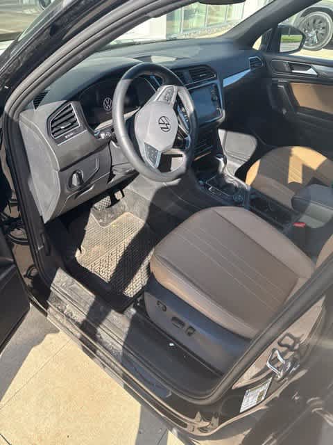 Used 2024 Volkswagen Tiguan SE AWD/4WD image 11