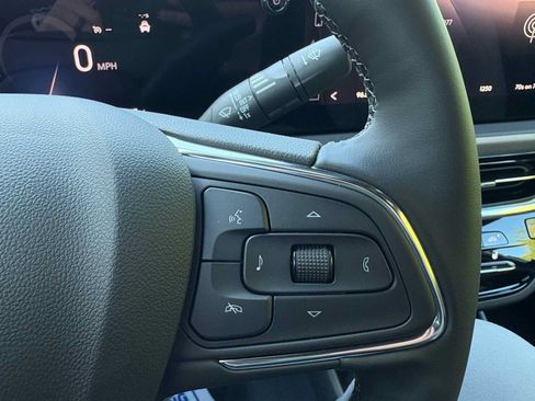 New 2025 Buick Envista Avenir FWD image 13