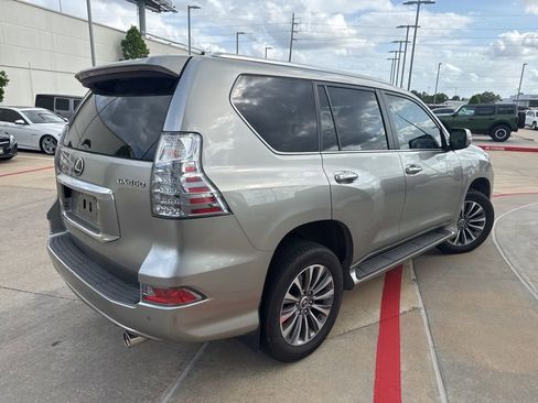 Used 2023 Lexus GX 460 Luxury w/ Accessory Package image 3