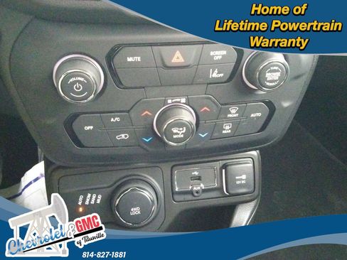 Used 2021 Jeep Renegade Latitude image 21