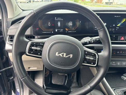 Used 2025 Kia Carnival image 14
