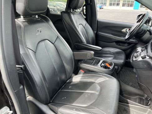 Used 2020 Chrysler Pacifica Touring-L image 28