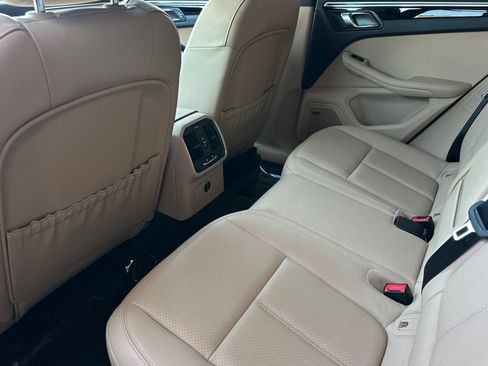 Certified 2023 Porsche Macan AWD/4WD image 13