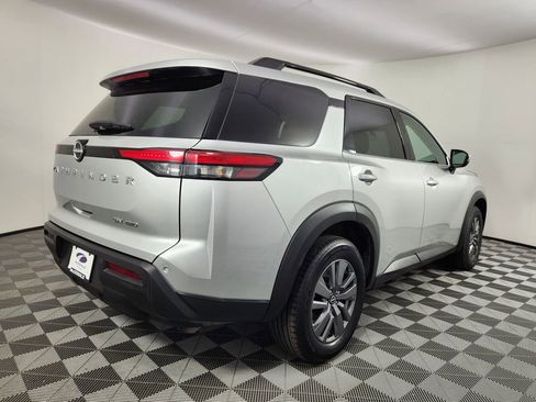 Used 2024 Nissan Pathfinder SV image 5