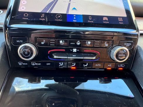 Used 2022 Jeep Grand Cherokee Summit w/ Luxury Tech Group V AWD/4WD image 23