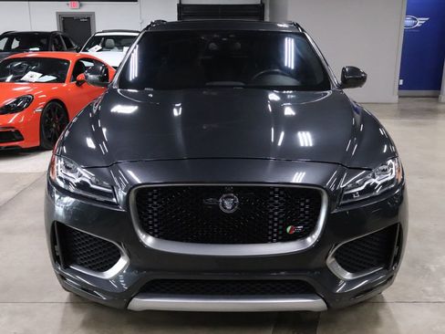 Used 2017 Jaguar F-PACE S image 9