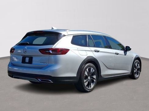 Used 2018 Buick Regal Essence w/ Sights and Sounds Package AWD/4WD image 6