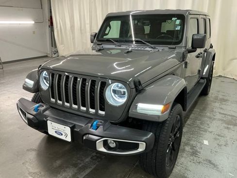 Used 2022 Jeep Wrangler Unlimited Sahara w/ Cold Weather Group AWD/4WD image 11