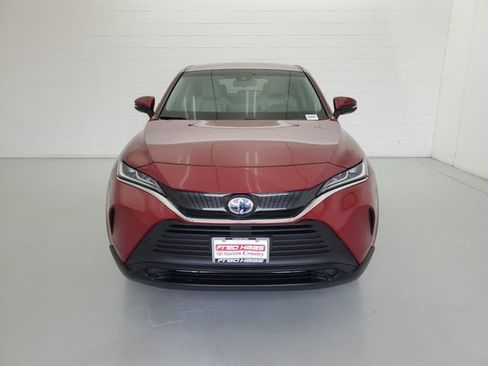 Used 2024 Toyota Venza LE AWD/4WD image 3