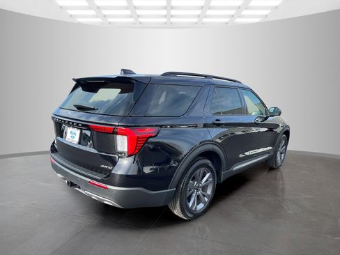 Used 2025 Ford Explorer Active w/ Active Comfort Package image 4