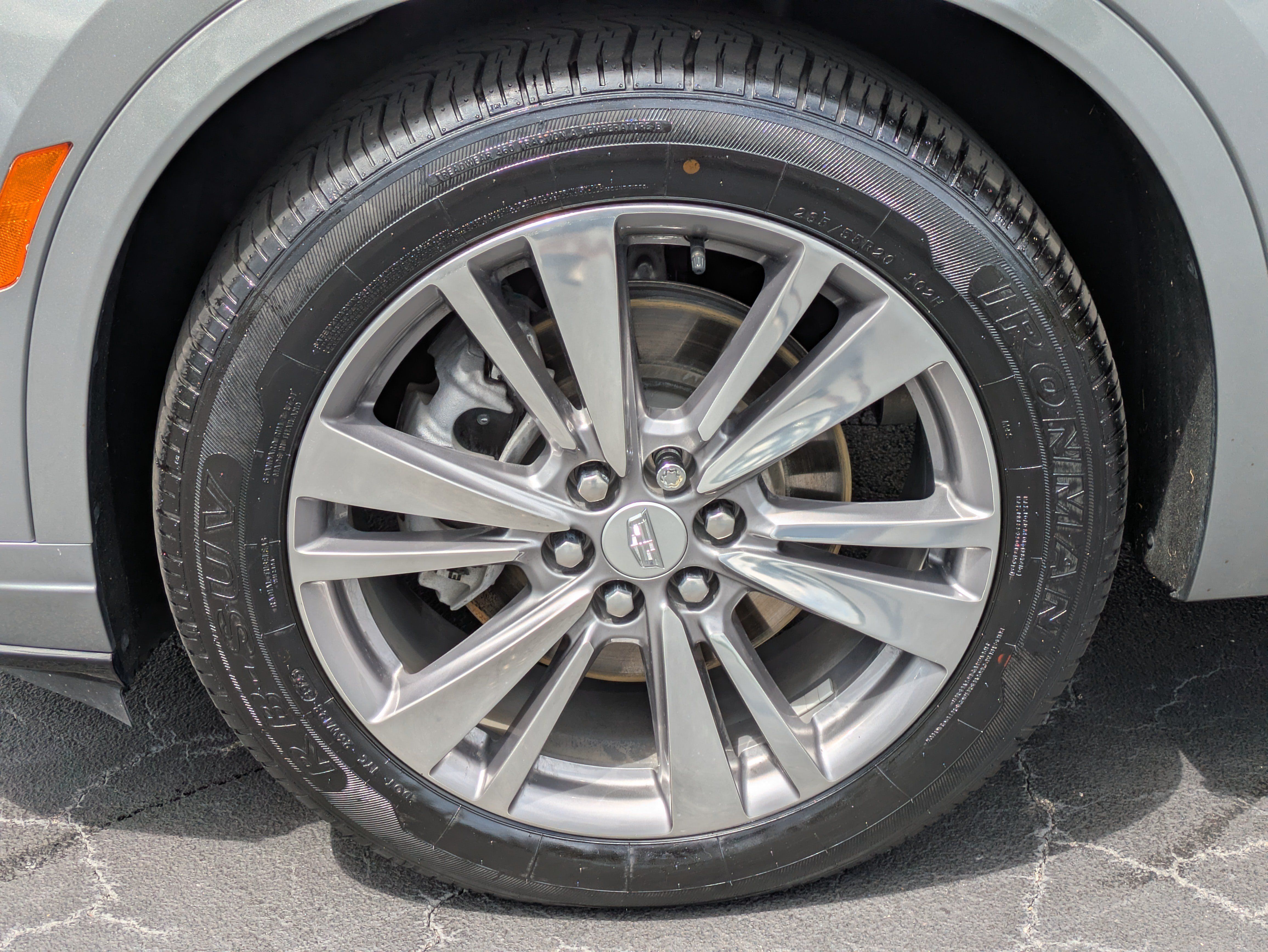 Certified 2024 Cadillac XT6 Premium Luxury FWD image 9