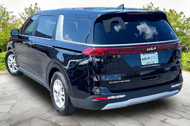 Used 2022 Kia Carnival LX FWD image 11