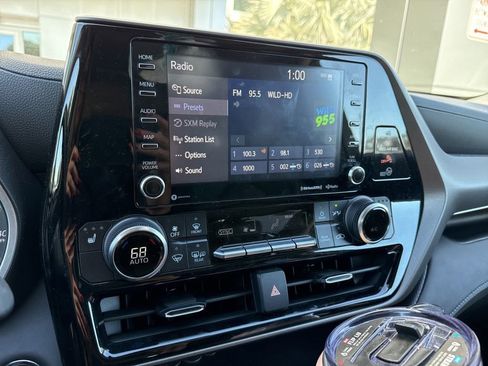 Used 2022 Toyota Highlander XLE image 4