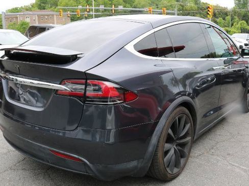 Used 2017 Tesla Model X 75D AWD/4WD image 7