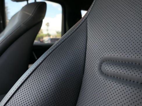 Used 2022 Mercedes-Benz G 550 image 11