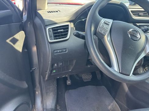 Used 2016 Nissan Rogue S image 6