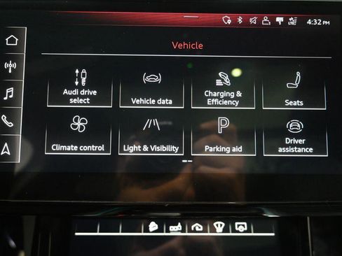 Used 2020 Audi e-tron Prestige w/ Prestige Package image 26