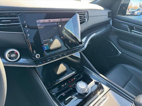 Used 2023 Jeep Wagoneer L 4WD w/ Premium Group I image 22