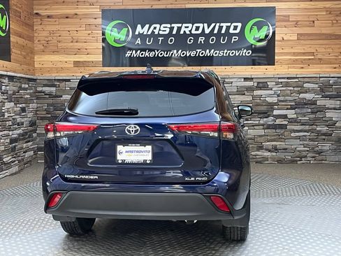 Used 2020 Toyota Highlander XLE AWD/4WD image 22
