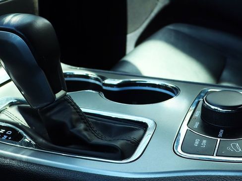 Used 2020 Jeep Grand Cherokee Limited w/ Trailer Tow Group IV image 53