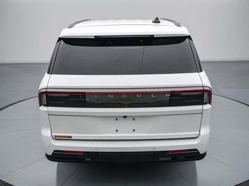 Used 2025 Lincoln Navigator L Reserve w/ Jet Appearance Package image 5