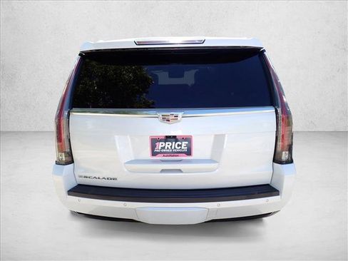 Used 2017 Cadillac Escalade Platinum AWD/4WD image 3