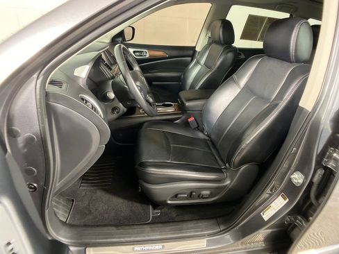 Used 2018 Nissan Pathfinder Platinum w/ Cargo Package image 31