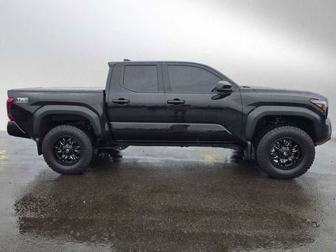 Certified 2025 Toyota Tacoma TRD Off-Road image 2