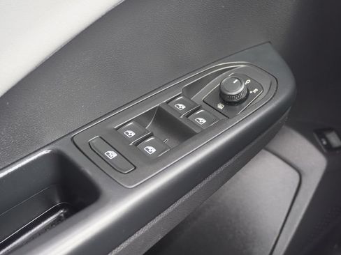 Used 2022 Volkswagen Taos SE FWD image 15
