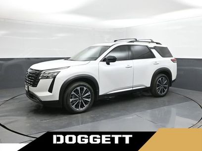 New 2026 Nissan Pathfinder Platinum w/ Cargo Package