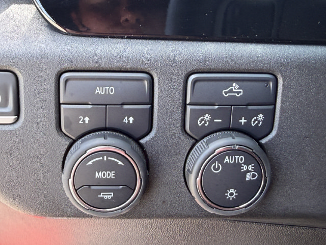 Used 2025 Chevrolet Silverado 1500 LT AWD/4WD image 30