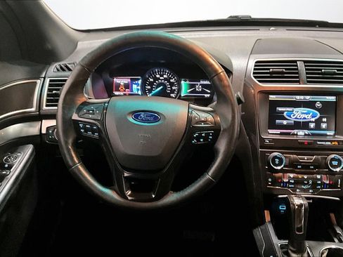 Used 2016 Ford Explorer XLT w/ Equipment Group 202A image 8
