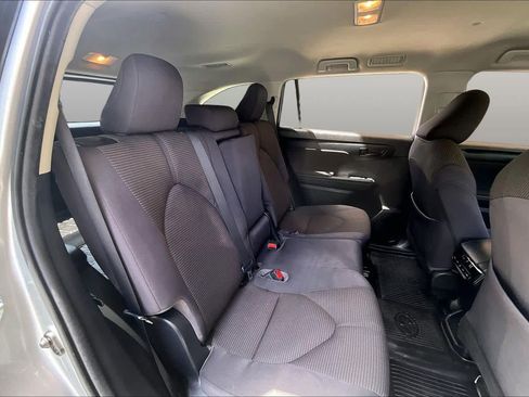 Used 2023 Toyota Highlander L FWD image 20