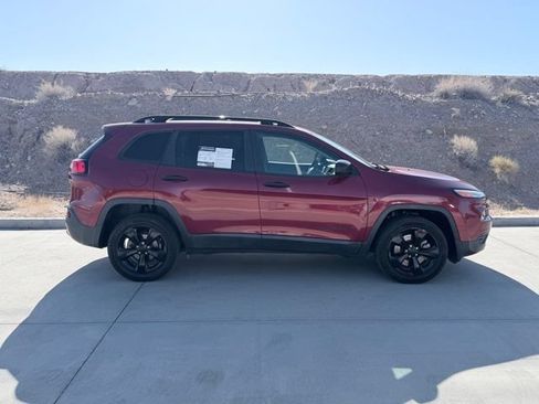 Used 2016 Jeep Cherokee Sport FWD image 4