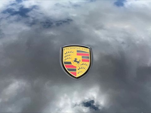 Used 2022 Porsche 911 Carrera image 9