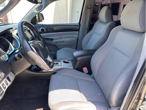 Used 2013 Toyota Tacoma PreRunner image 18