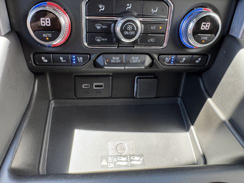 Used 2023 GMC Yukon SLT AWD/4WD image 19