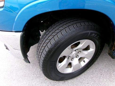 Used 2025 RAM 1500 Big Horn AWD/4WD image 7
