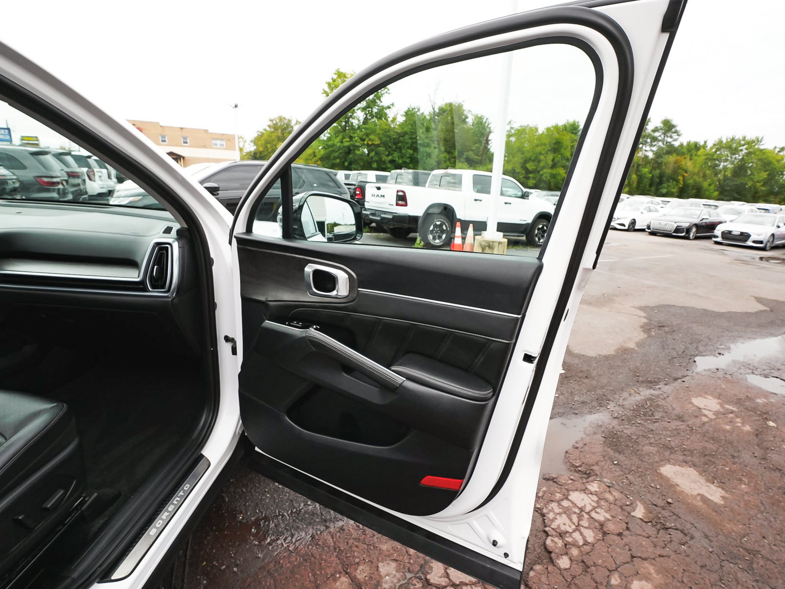 Used 2024 Kia Sorento SX AWD/4WD image 15