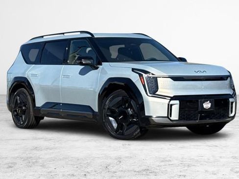 Certified 2024 Kia EV9 GT-Line AWD/4WD image 2