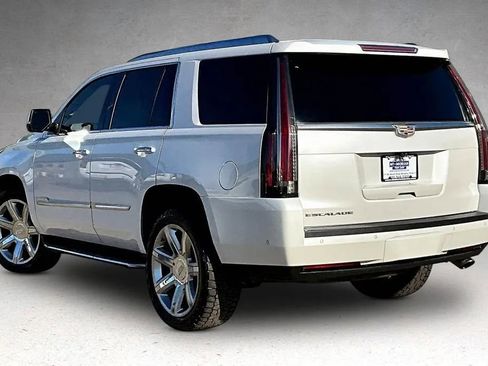 Used 2019 Cadillac Escalade Luxury AWD/4WD image 4