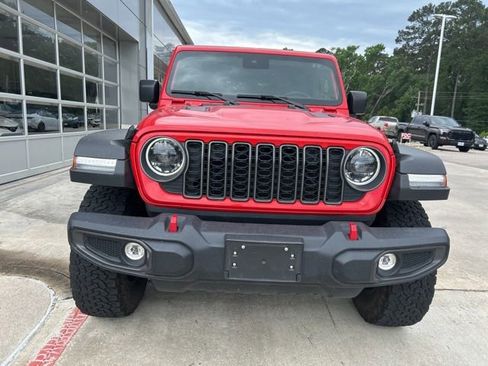 Used 2025 Jeep Wrangler Unlimited Rubicon AWD/4WD image 3