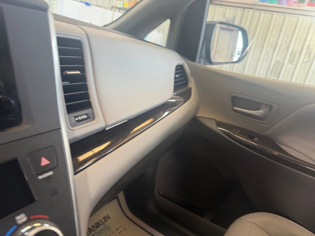 Used 2015 Toyota Sienna XLE AWD/4WD image 13