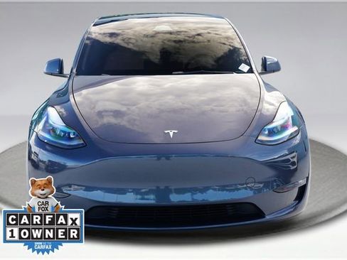 Used 2023 Tesla Model Y Long Range AWD/4WD image 2