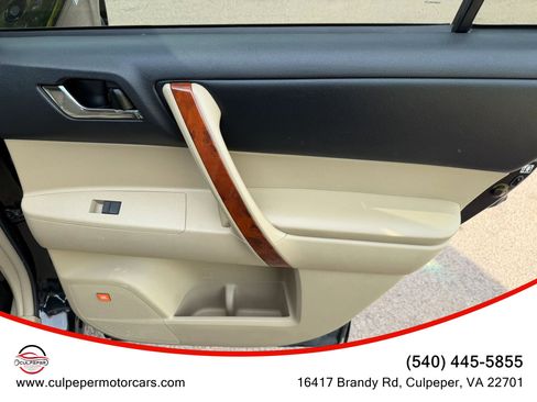 Used 2013 Toyota Highlander Limited AWD/4WD image 16