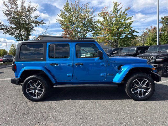 Used 2024 Jeep Wrangler Unlimited w/ Convenience Group AWD/4WD image 15