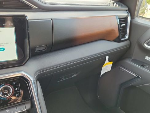 Used 2025 GMC Sierra 1500 Denali AWD/4WD image 30