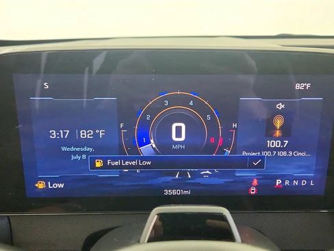Used 2024 Chevrolet Traverse RS FWD image 25