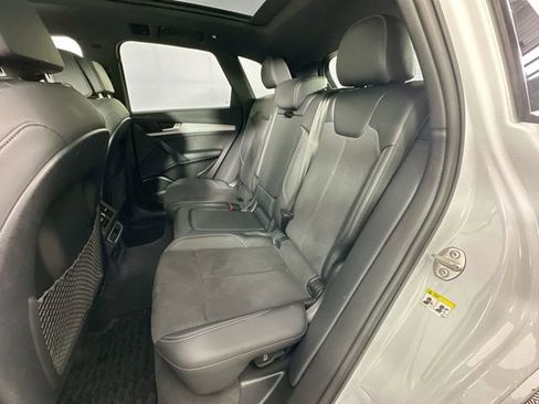 Used 2024 Audi Q5 e Premium Plus w/ Premium Plus Package image 26