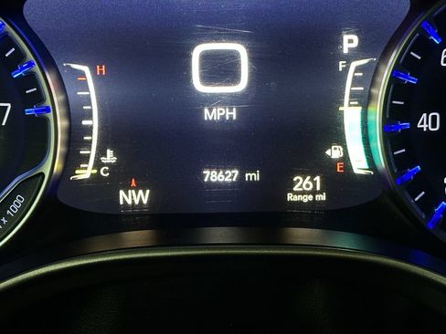 Used 2023 Chrysler Pacifica Touring-L FWD image 49